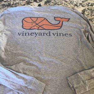 Men’s vineyard vines basketball shirt medium